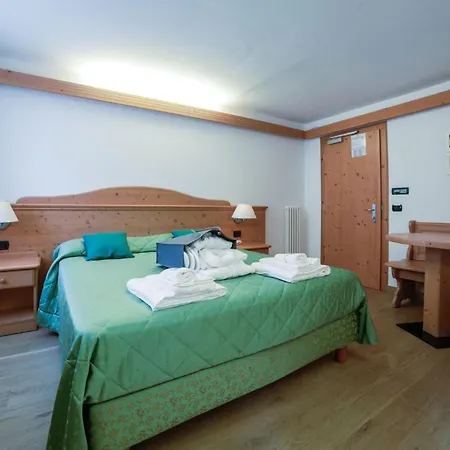 Nivis Hotel 4*