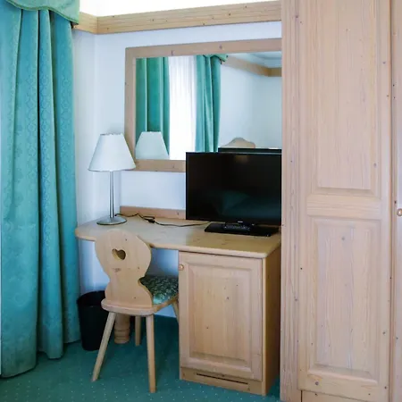 Nivis Hotel