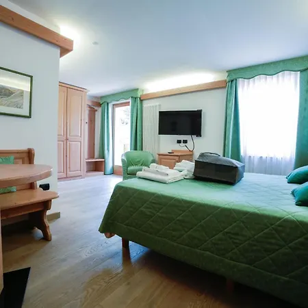 Hotel Nivis 4*