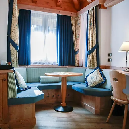 Nivis Hotel 4*